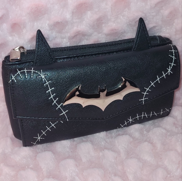 Batman Handbags - Batman trifold wallet/clutch with zip.